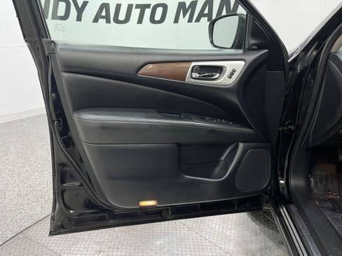 Used 2019 Nissan Pathfinder Platinum image 15
