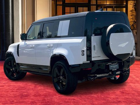 New 2025 Land Rover Defender 110 V8 image 4