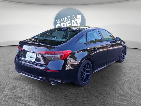 Used 2023 Honda Civic Sport image 3