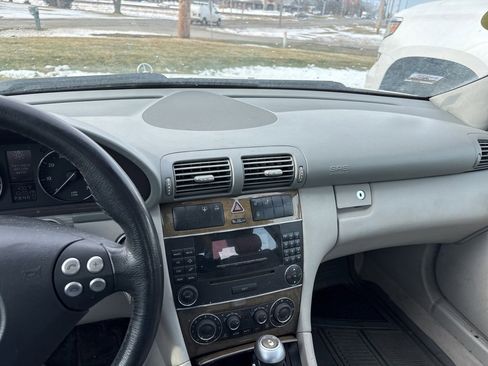 Used 2007 Mercedes-Benz C 230 Sedan image 20