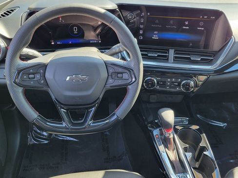 Used 2024 Chevrolet Trax RS w/ Sunroof Package image 4