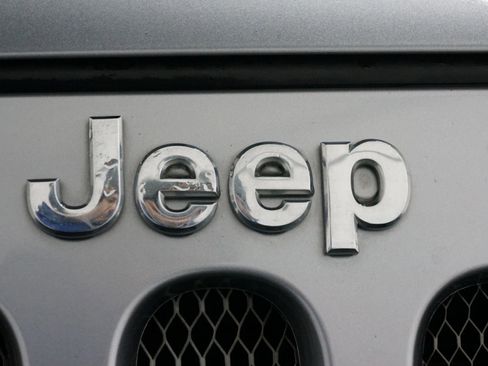 Used 2014 Jeep Wrangler Unlimited Rubicon w/ Connectivity Group image 10