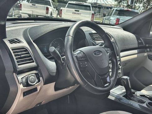 Used 2018 Ford Explorer XLT w/ Equipment Group 201A FWD image 10