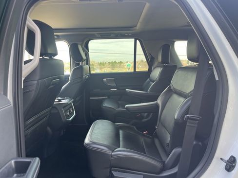 Used 2025 Ford Expedition Platinum image 9