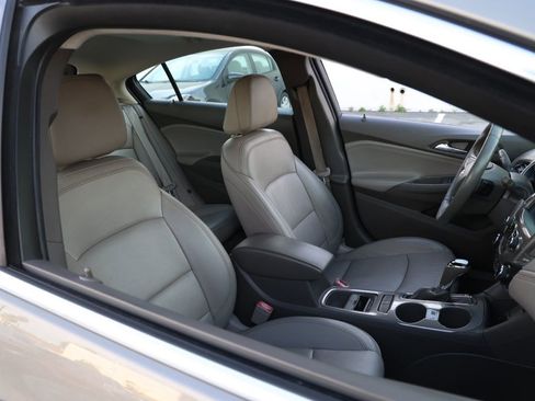 Used 2017 Chevrolet Cruze Premier image 20
