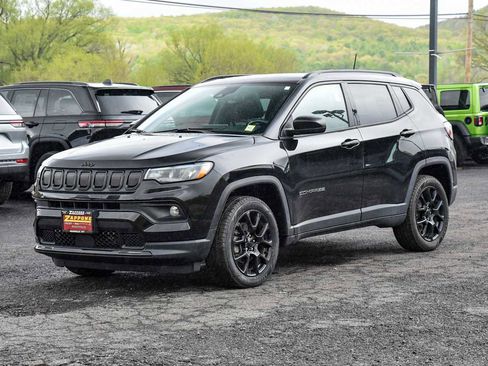 Certified 2022 Jeep Compass Latitude w/ Sun and Sound Group AWD/4WD image 7