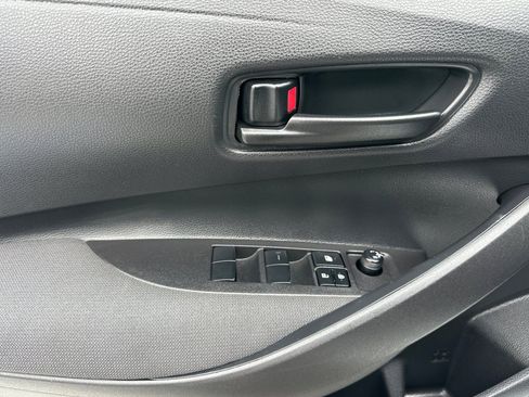 Used 2025 Toyota Corolla LE image 11