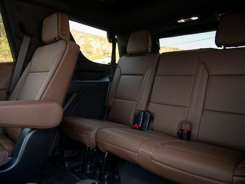 New 2026 Chevrolet Tahoe High Country AWD/4WD image 14