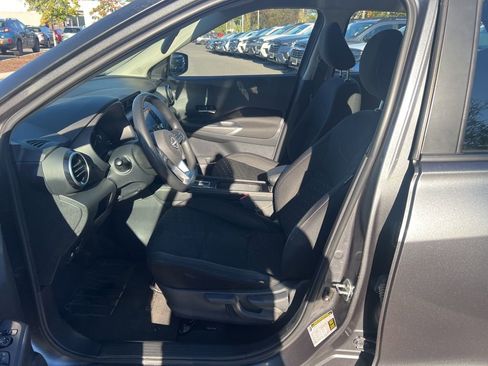 Used 2022 Nissan Kicks SV image 9