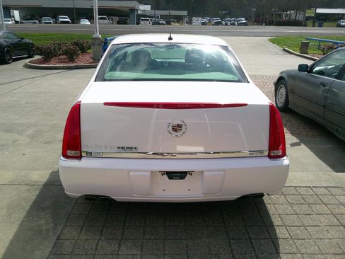 Used 2007 Cadillac DTS image 3