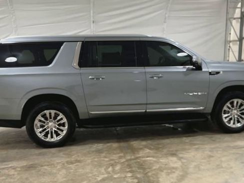 Certified 2023 GMC Yukon XL SLT w/ SLT Luxury Package image 9
