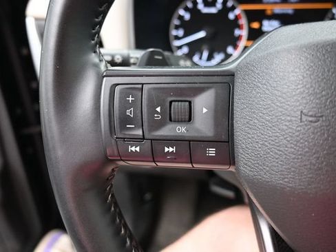 Used 2025 Nissan Rogue SV AWD/4WD image 28