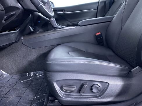 Used 2023 Toyota Camry XSE w/ Cold Weather Package image 9