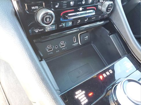 Used 2024 Jeep Grand Cherokee Overland w/ Advanced Protech Group III image 18