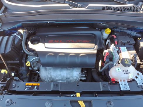 Used 2016 Jeep Renegade Latitude image 13