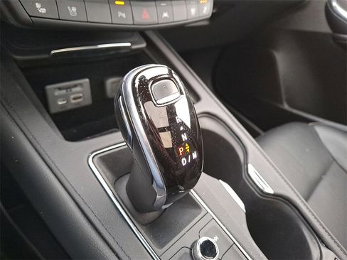 Used 2021 Cadillac XT4 Premium Luxury image 4