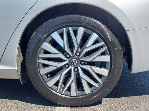 Used 2024 Nissan Altima 2.5 SV image 23