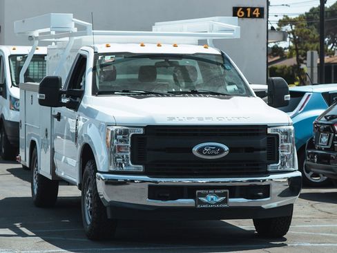 Used 2017 Ford F350 XL w/ Power Equipment Group RWD image 3