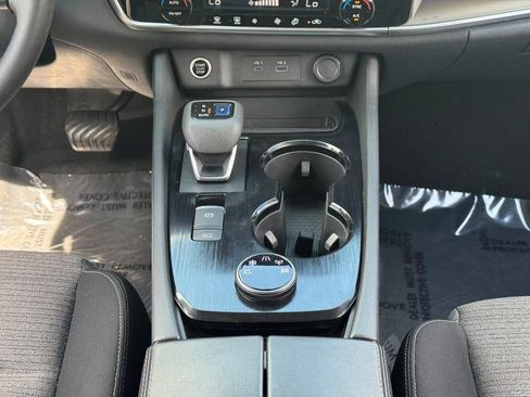 Used 2022 Nissan Rogue SV AWD/4WD image 18