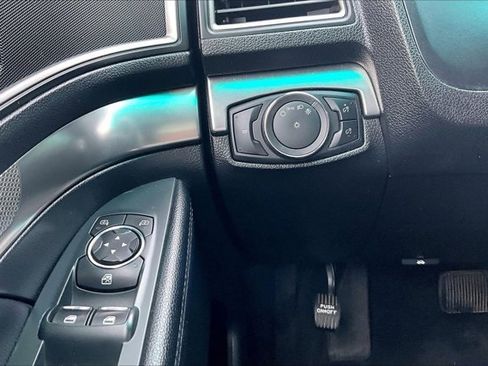 Used 2018 Ford Explorer XLT image 15