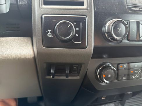 Used 2019 Ford F250 XL w/ Power Equipment Group AWD/4WD image 25