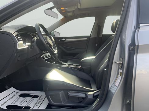 Used 2019 Volkswagen Jetta SE w/ Cold Weather Package image 17