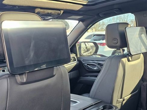Used 2023 GMC Yukon XL Denali w/ Denali Reserve Package image 29