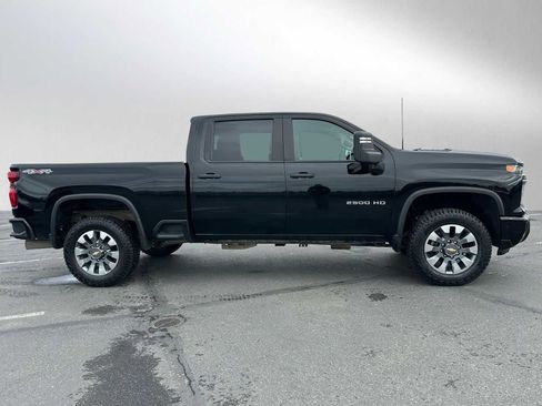 Used 2024 Chevrolet Silverado 2500 Custom w/ Custom Value Package image 2