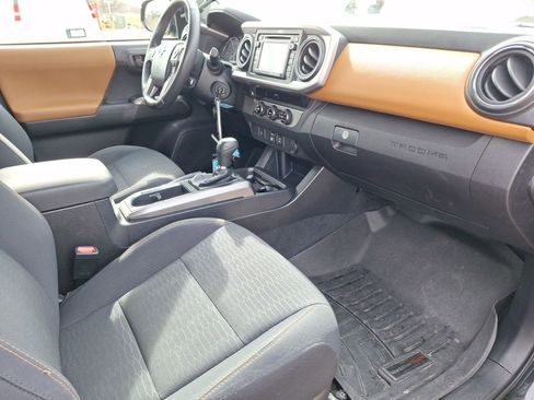 Used 2018 Toyota Tacoma SR5 image 33