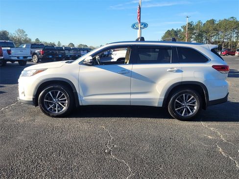 Used 2017 Toyota Highlander XLE image 3