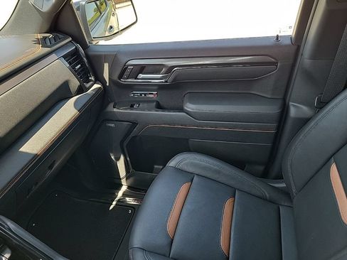 Used 2025 GMC Sierra 1500 AT4 w/ Technology Package AWD/4WD image 32