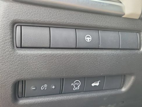 Used 2025 Nissan Rogue SV FWD image 16