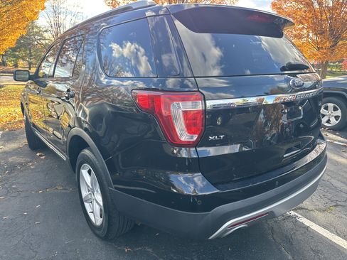 Used 2017 Ford Explorer XLT w/ Equipment Group 202A image 5