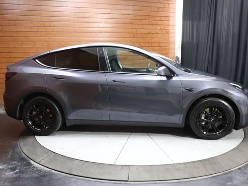 Used 2023 Tesla Model Y Long Range image 5