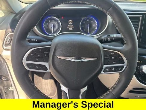 Used 2024 Chrysler Pacifica Touring-L FWD image 16