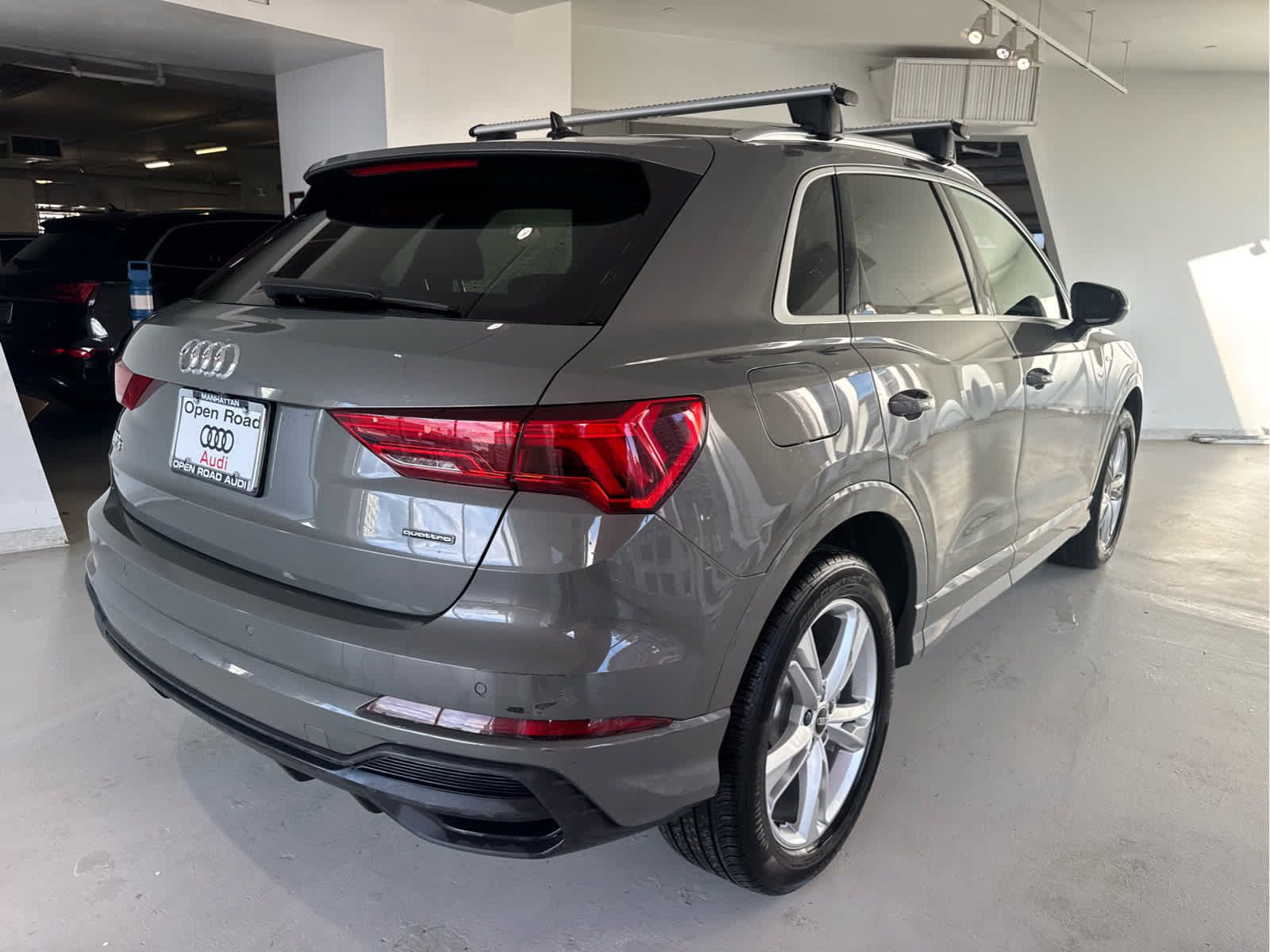 Used 2024 Audi Q3 2.0T Premium w/ Convenience Package AWD/4WD image 4