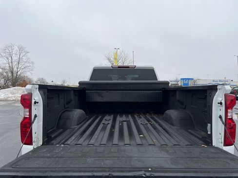 Used 2022 Chevrolet Silverado 2500 Custom w/ Custom Value Package image 7