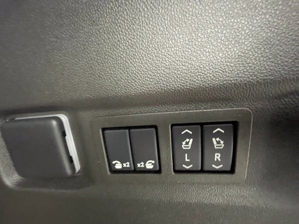 Used 2024 GMC Yukon Denali AWD/4WD image 7