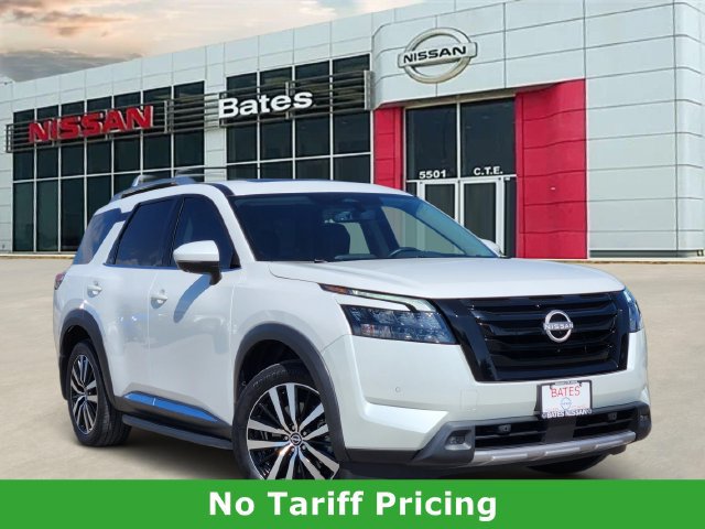 Used 2025 Nissan Pathfinder Platinum FWD image 1