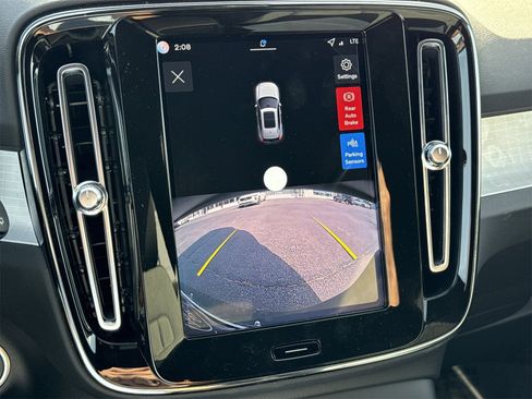 New 2026 Volvo XC40 B4 Core w/ Protection Package image 23