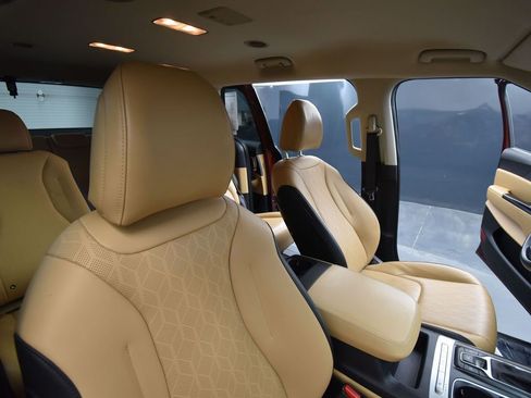 Certified 2024 Kia Carnival LX image 16
