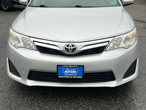 Used 2014 Toyota Camry LE image 2