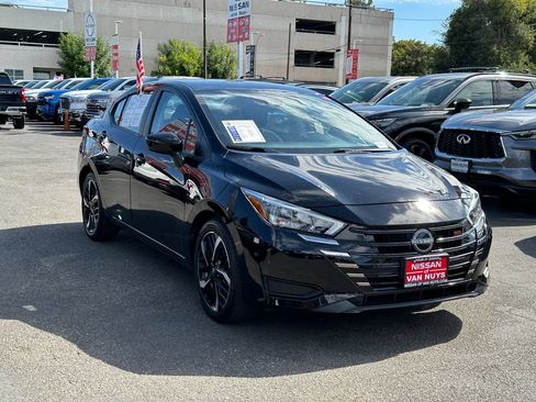 Used 2024 Nissan Versa SR FWD image 9