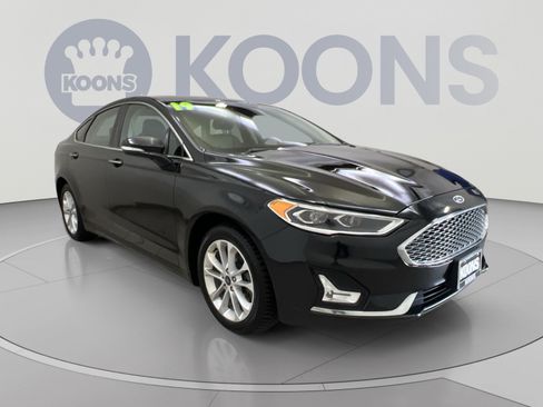 Used 2019 Ford Fusion Energi Titanium FWD image 2