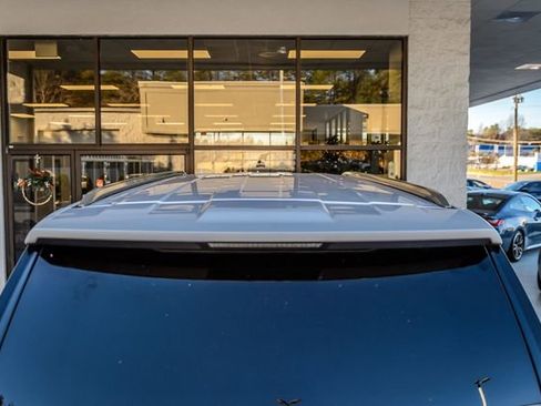 Used 2023 Chevrolet Suburban Premier image 10