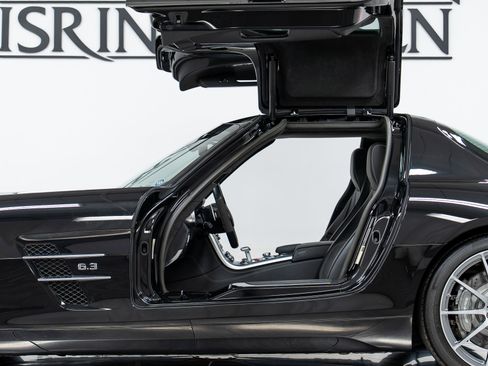 Used 2011 Mercedes-Benz SLS AMG Coupe image 34
