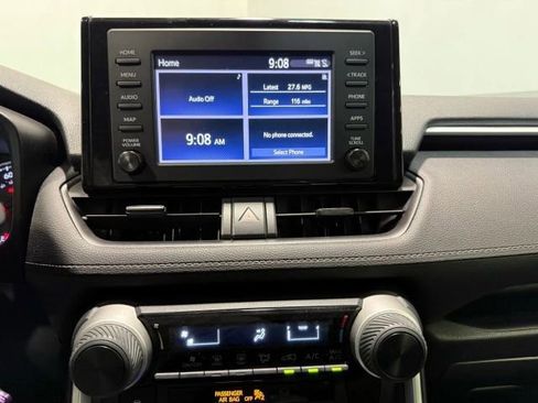 Used 2019 Toyota RAV4 LE image 17