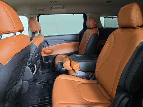 Certified 2026 Kia Carnival EX FWD image 14