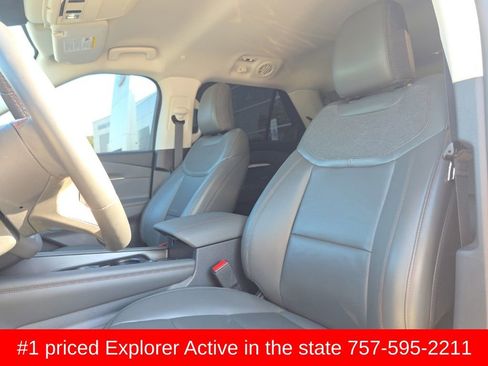 Used 2025 Ford Explorer Active w/ Active Comfort Package AWD/4WD image 9