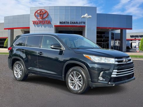 Used 2018 Toyota Highlander XLE FWD image 1